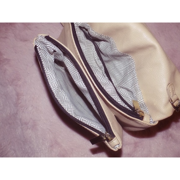 🐚🐚Steve Madden Shoulder Purse 🐚🐚 - Picture 3 of 5
